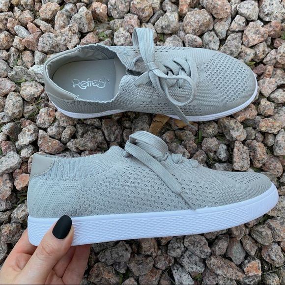 New in Box Grey Gray Lightweight Breathable Athletic Sneakers Tennis Shoes - Picture 6 of 8